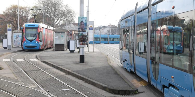 OPASNE DOSTAVE U Zagrebu napadnuta dvojica stranaca. Jednom ukrali hranu, drugi ostao bez mobitela | NACIONAL.HR