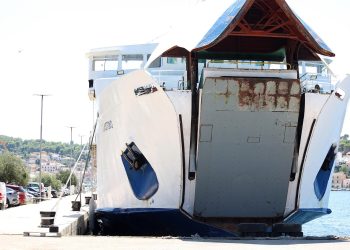 STRAVIČNA NESREĆA Otkriveno zašto su mornari stajali ispod rampe trajekta Jadrolinije? | NACIONAL.HR