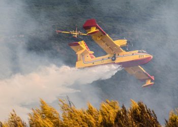 VELIKI POŽAR NA DINARI Livanjske vlasti očekuju pomoć kanadera iz Hrvatske | NACIONAL.HR