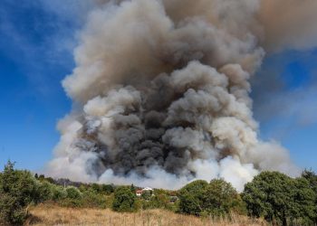 BORBA S VATROM NE PRESTAJE I dalje bukte požari u Dalmaciji, najgore na Dinari | NACIONAL.HR