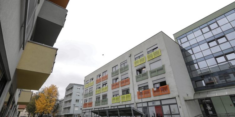 CVJETA BIZNIS Tisuće studenata nije dobilo smještaj u studentskim domovima, mjesto se kupuje na crno. ‘Cijena ide do tisuću eura’ | NACIONAL.HR