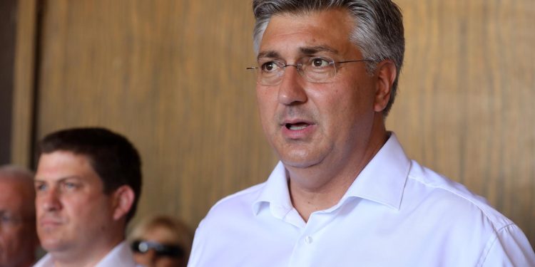 BIT ĆE VESELO Gotov je odmor za političare: ‘Bilo bi dobro da poznati Facebook ratnik odgovori na bitno pitanje’ | NACIONAL.HR