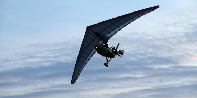 KOD POPOVAČE Dvije osobe ozlijeđene, prisilno su sletjele motornim zmajem | NACIONAL.HR