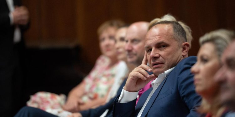 UTRKA ZA ŠEFA SDP-a Hajdaš Dončić zasad ima tri protukandidata, uglavnom manje poznata. Hoće li biti iznenađenja u Dalmaciji? | NACIONAL.HR