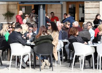 FINO PADA Do kraja godine zbog blagdana tri produžena vikenda | NACIONAL.HR