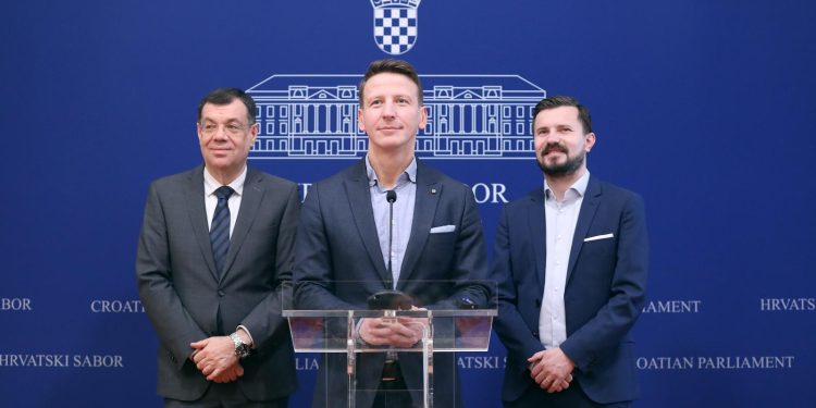 LOŠE PREDSTAVE LOŠIH REDATELJA Zurovec prijeti izlaskom iz Fokusa, Nađi: ‘Trebao je misliti kad se nudio HDZ-u…’ | NACIONAL.HR