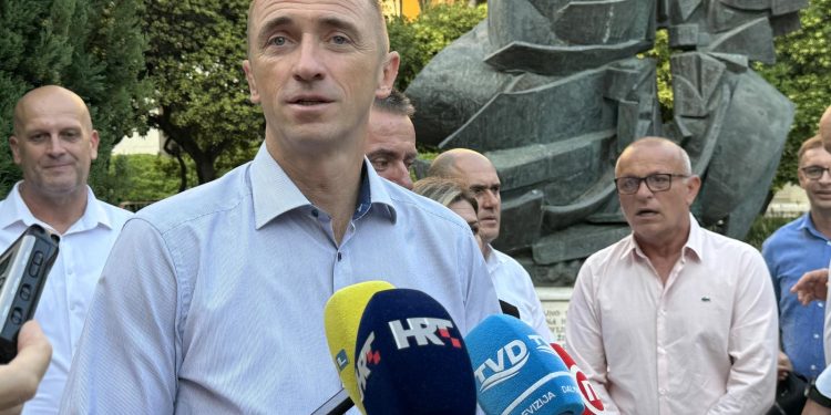 KAKVA SLUČAJNOST! Penava trebao održati presicu, spriječio ga – srpski pjevač | NACIONAL.HR