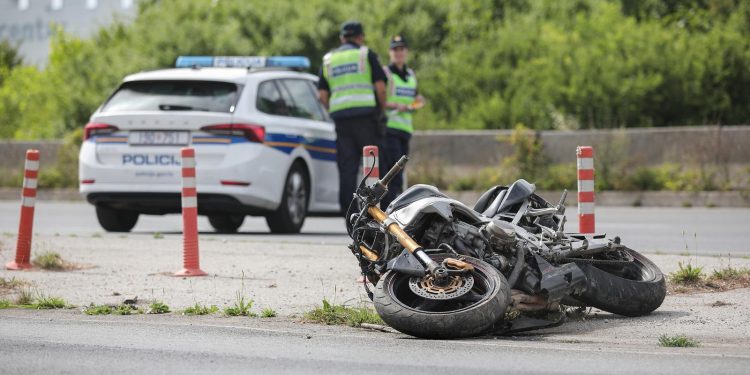 TRAGEDIJA KOD BJELOVARA Na motoru poginuli otac i sin. Otac vozio bez vozačke i kacige, u zavoju izgubio… | NACIONAL.HR