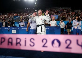 PRITVOR U PARIZU Uhićen otac Barbare Matić, volonterka ga prijavila da ju je prisilno poljubio | NACIONAL.HR