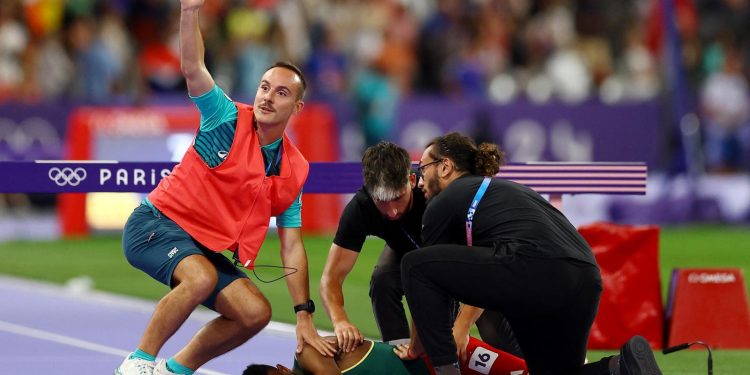 STRAŠAN PAD Svjetski rekorder zapeo za zapreku i glavom udario o pod, bez svijesti odvezen u bolnicu | NACIONAL.HR