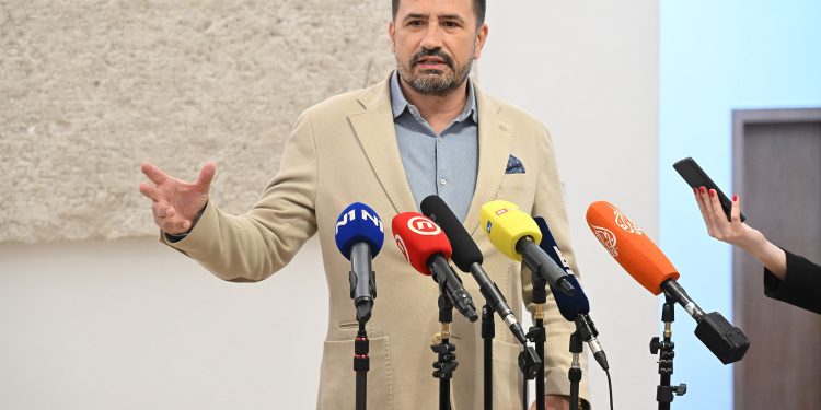 Peternel komentirao raskol u DP-u pa otkrio ide li i on u bitku: ‘Konzultirat ćemo se’