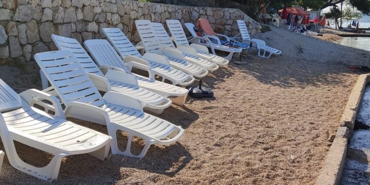 Plaža ih je puna, nemate gdje sa stvarima!