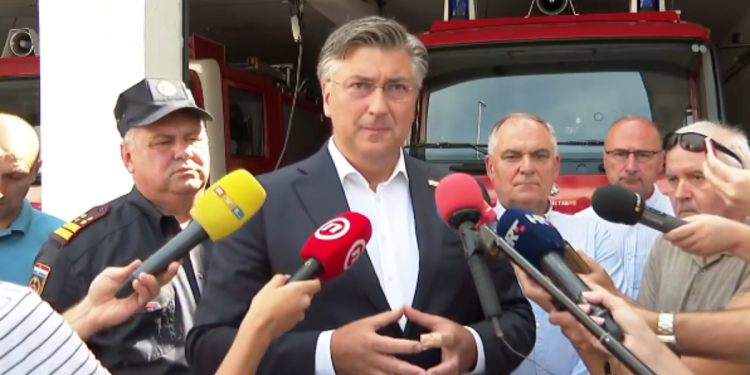 Plenković na požarištu u Makarskoj: “Nisam čuo da ikome išta fali od opreme”
