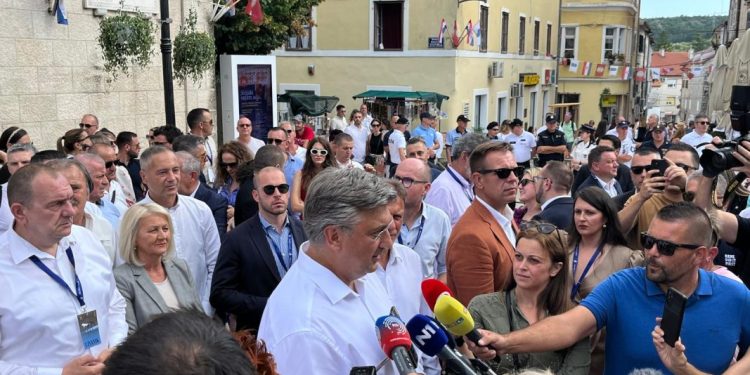 Plenković u Sinju komentirao urlanje o “nakazama”: Ispričale su se