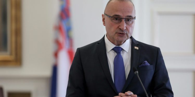 Pljušte optužbe: Reakcija hrvatske vlade na kritike iz Budimpešte i Bratislave