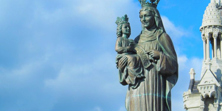 Pobožnost Djevici Mariji Kraljici: Okruni Gospu u svom domu i primi silne milosti