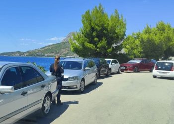 Pogledajte gdje se parkiraju, a samo 50 m dalje je besplatan i prazan parking