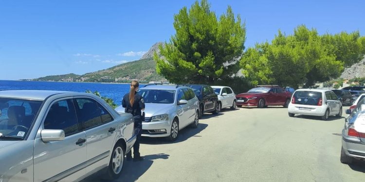 Pogledajte gdje se parkiraju, a samo 50 m dalje je besplatan i prazan parking
