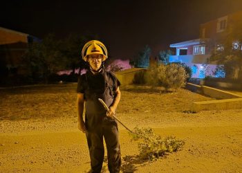 Pogledajte kako se ovaj mještanin bori s plamenom: “Uvijek mi mještani moram sprječavat požar”