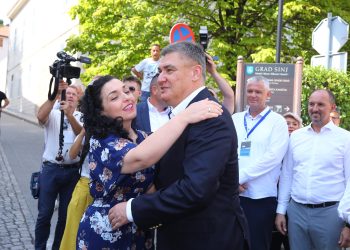 Pogledajte tko je sve došao na 309. Sinjsku alku: Predsjednica Kosova toplo pozdravila Milanovića