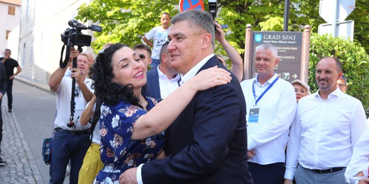 Pogledajte tko je sve došao na 309. Sinjsku alku: Predsjednica Kosova toplo pozdravila Milanovića