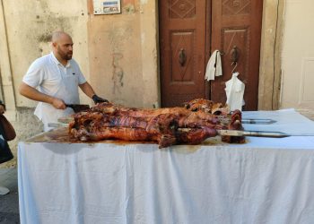 “Pola mirovine moram dati za kilo”: Evo koliko košta janjetina i odojak danas u Sinju