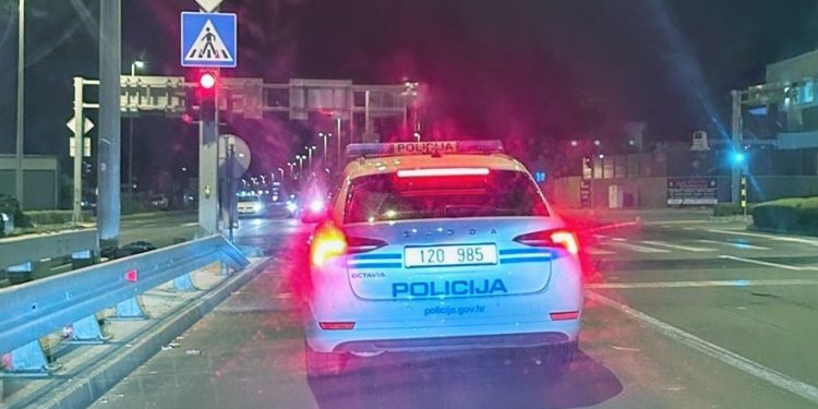 Policija o teškoj nesreći: Slovenac pretjecao i poginuo, ozlijeđeno šest osoba