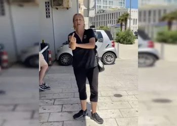 Policija privela ovu ženu koja je na odvratan rasistički način vrijeđala turistkinju iz Azije