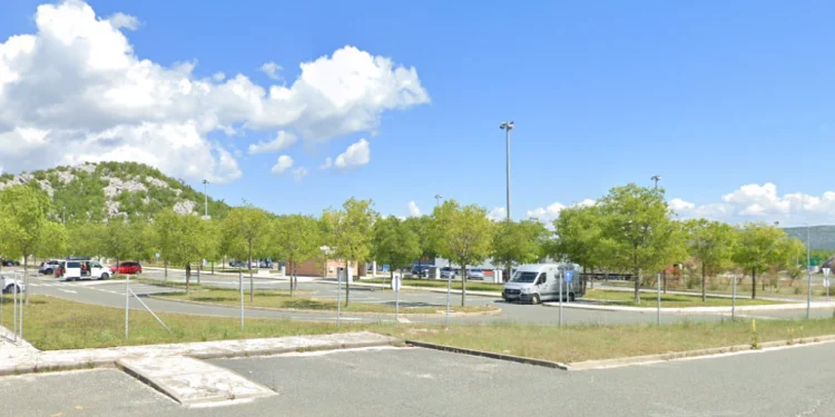 Policija pronašla djevojčicu na odmorištu kod Vrgorca, roditelji su tek u Zadru shvatili da je nema: “Mislili smo da je u drugom autu”