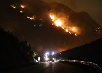 Ponovno se aktivirao dio požara kod Splita: Noćas će dežurati 250 vatrogasaca