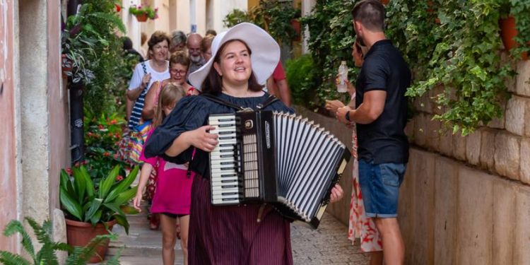 Porečko ljeto – ples na svili, puno glazbe i zabave!