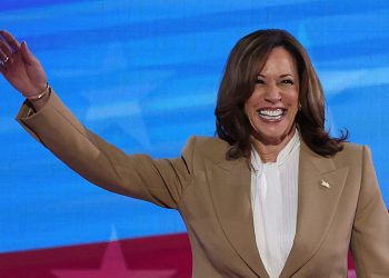 Potpredsjednik Harris hvali Bidena u iznenađujućoj izjavi na večeri otvaranja DNC-a: ‘Zauvijek smo vam zahvalni’