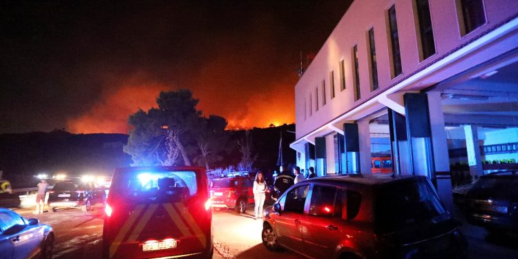 Požarišta mirna, besana noć za vatrogasce: ‘Plameni ‘jezici‘ bili su visoki i do 30 metara’