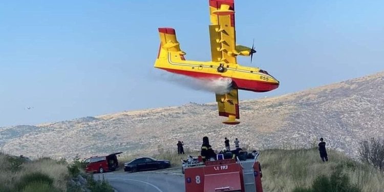 Požarište napustili zagrebački vatrogasci, gašenje još traje