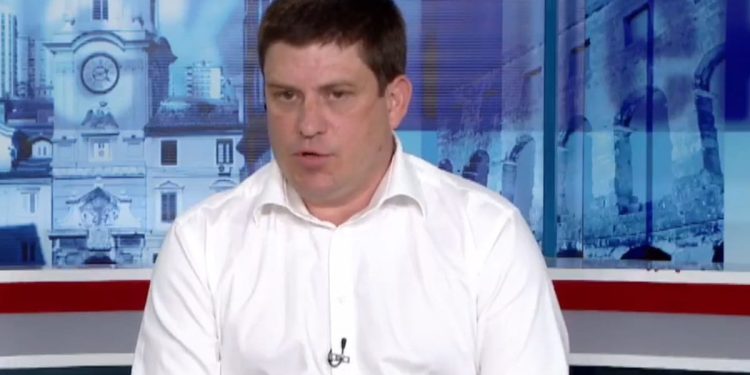 Pozivam sve da se suzdrže od javnih istupa