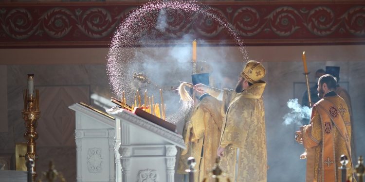 Pravoslavna crkva objašnjava pravila blagoslova nuklearnih projektila — RT Rusija i bivši Sovjetski Savez