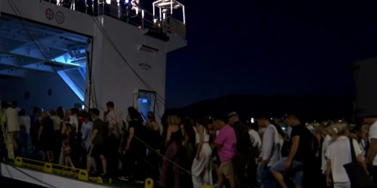 Priče s trajekta” – Atraktivna predstava u garaži, salonima i na palubi Jadrolinijina trajekta “Oliver