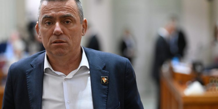 Procurile neugodne Ćipetove SMS poruke, u pitanju teške optužbe: ‘Domi, ponesi mi sutra navečer 500’