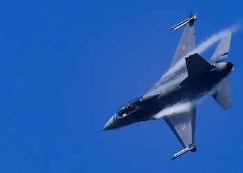 Prva runda američkih aviona F-16 sletjela je u Ukrajinu dok rat s Rusijom bjesni