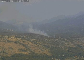 RASPLAMSALO SE I U DUGOPOLJU Vatrena buktinja se širi. Šest društava na terenu, stigli i kanaderi