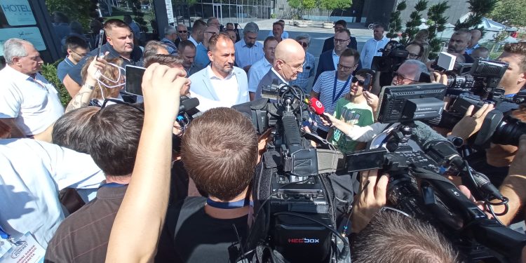 Radić objasnio zašto su naprasno napustili Izborni sabor DP-a: ‘Ovo sve je besmisleno’