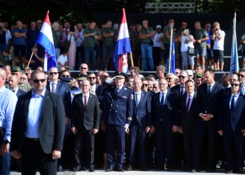 Raspudić privukao pažnju detaljem na glavi, a Jandroković izjavom: Evo tko se pojavio u Kninu