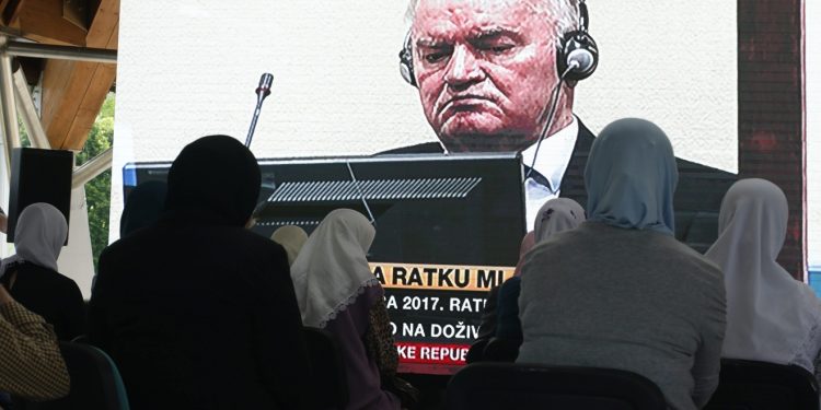 Ratko Mladić pao u haškoj bolnici i ozlijedio glavu: ‘Ne može brinuti o sebi’