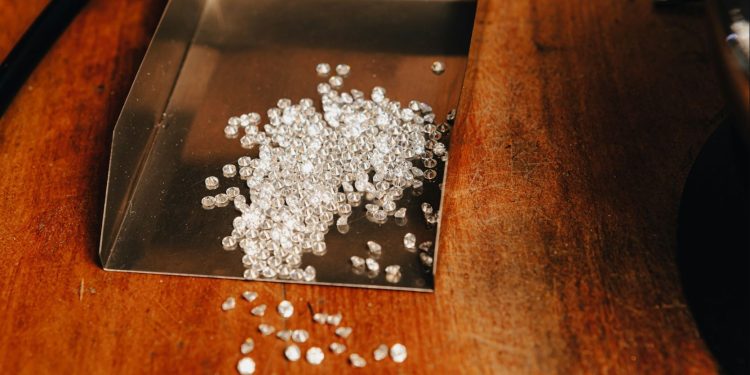 Ruska industrija dijamanata, sankcije i uloga Indije