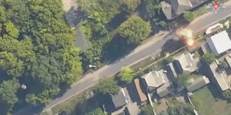 Ruski dron uništio ukrajinski mobilni minobacač (VIDEO) — RT Rusija i bivši Sovjetski Savez