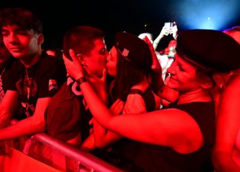 SPECIJALNI PHOTO SESSION Što kažete na poljubac mladog para pred objektivom našeg fotografa?