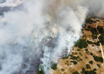 STIGLA POMOĆ I IZ SRBIJE Požar u Bileći obuzdan, ali gašenje uz helikoptere još traje