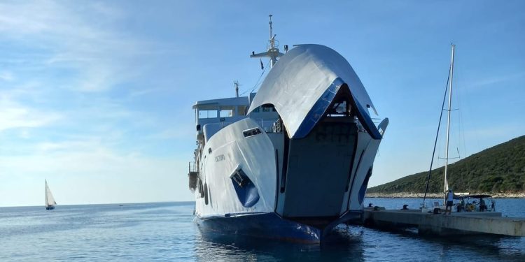 STRAŠNA TRAGEDIJA Rampa trajekta u Malom Lošinju prikliještila mornare, ima poginulih!