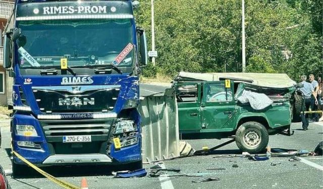 SUDAR AUTOMOBILA I KAMIONA Velike prometne gužve na Bradini, dvije osobe prevezene u bolnicu