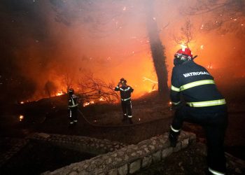 Sebi su digli plaće za 83 posto, a pogledajte koliko su dali vatrogascima: ‘Bili su ugroženi’